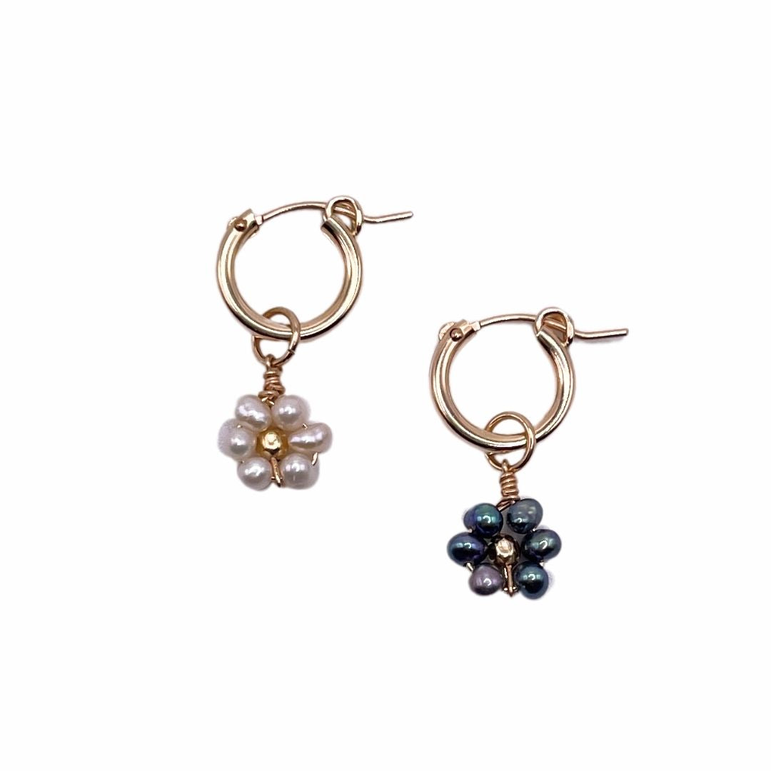 DAISY Black & White Pearl Earrings